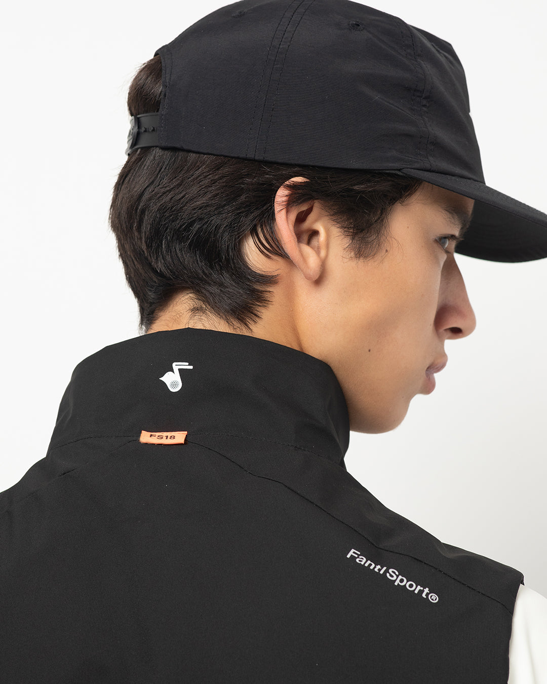 FlowShield Vest in Black — detail