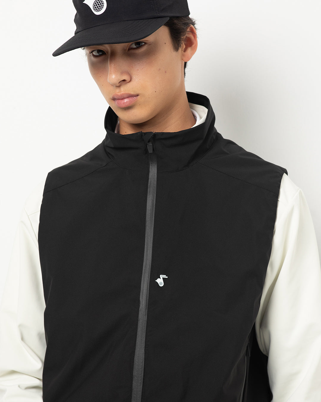 FlowShield Vest in Black — detail