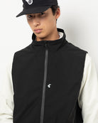 FlowShield Vest in Black — detail